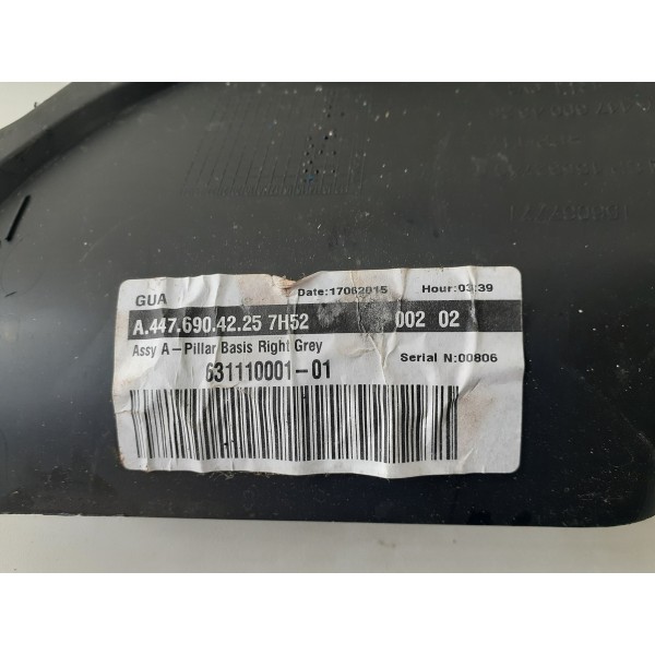 Moldura Coluna Parabrisa Direito Mercedes Vito